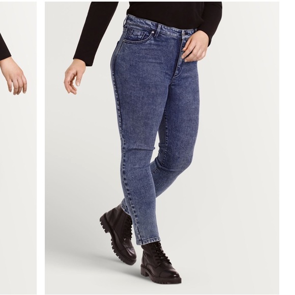 RJeans high rise light wash denim by Reitmans - Picture 3 of 10